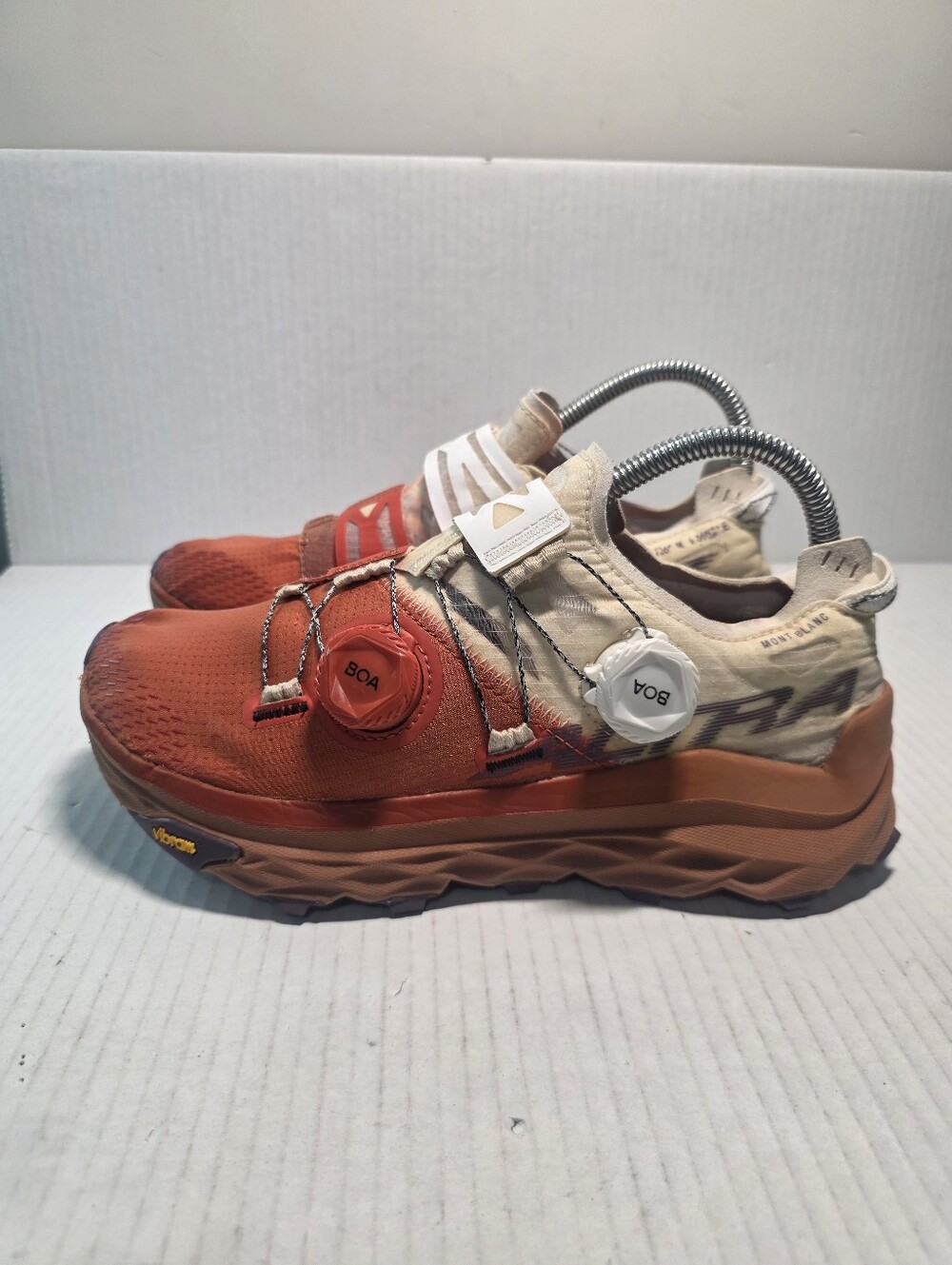 Altra Mont Blanc BOA Women's Size 8 Trail Running Shoes Maroon Bells White